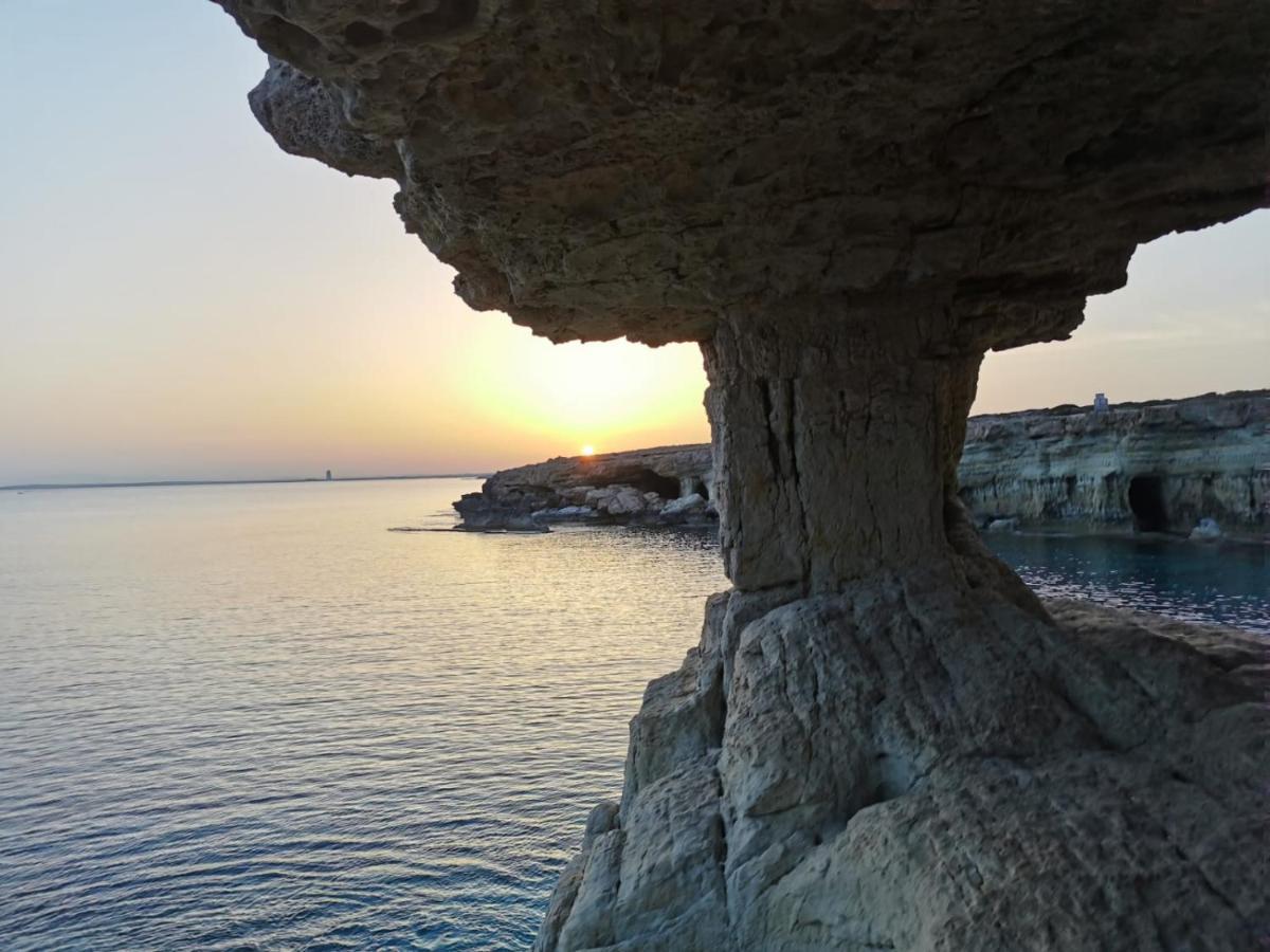 Mosaic By The Sea Проживання в сім'ї Протарас